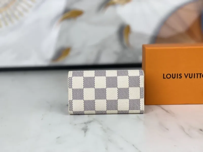 Alternative view of LV Wallets-1311