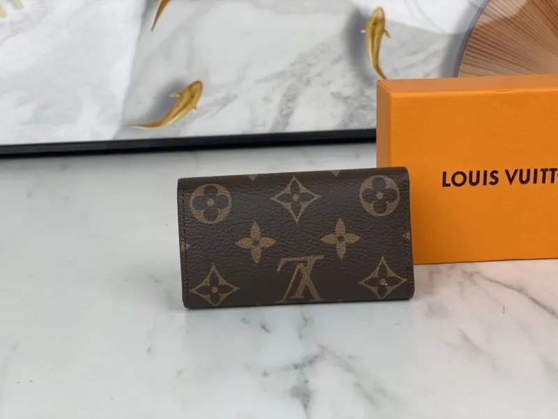 Alternative view of LV Wallets-1317