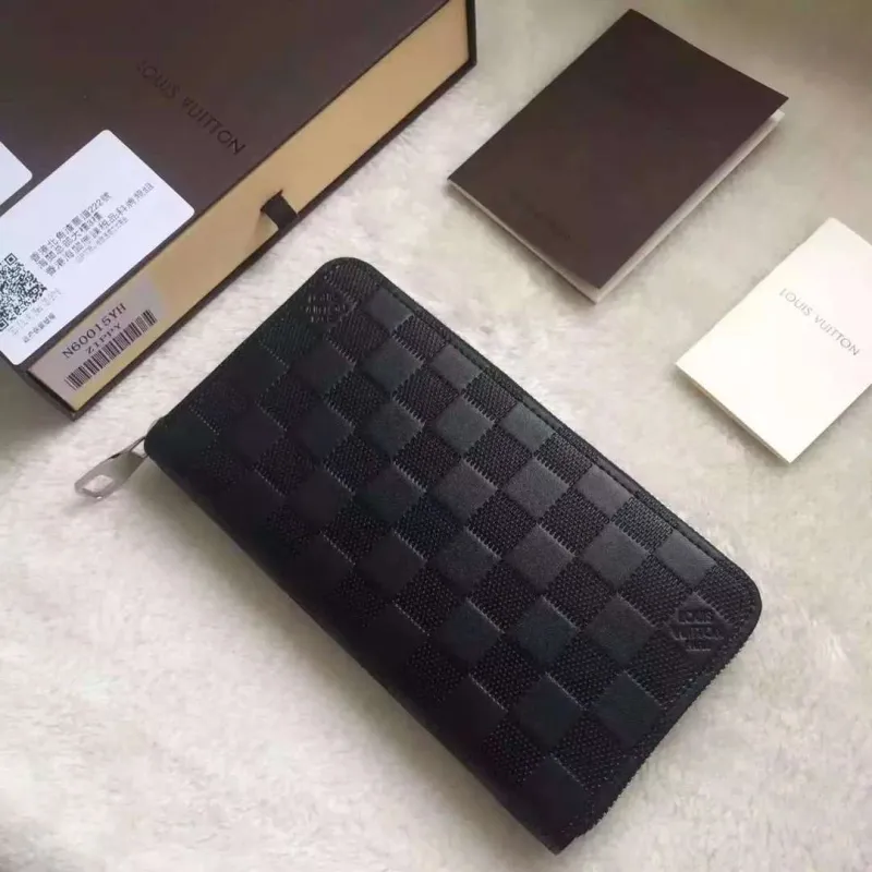 Alternative view of LV Wallets-1320