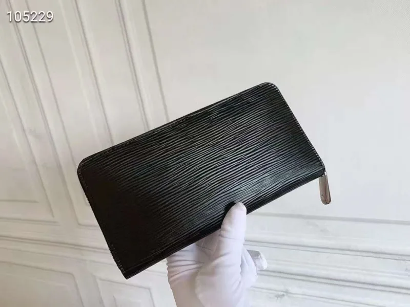 Alternative view of LV Wallets-1327