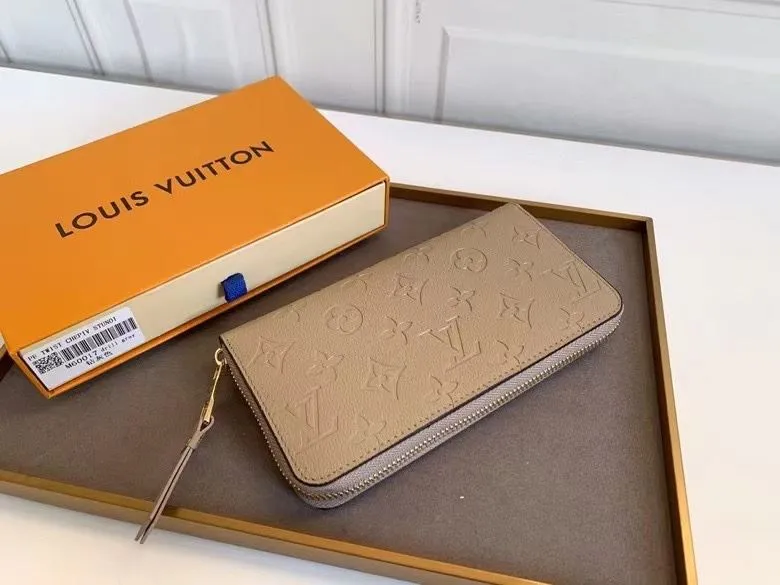 Alternative view of LV Wallets-1329