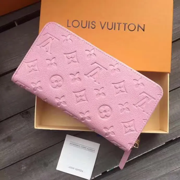Alternative view of LV Wallets-1331