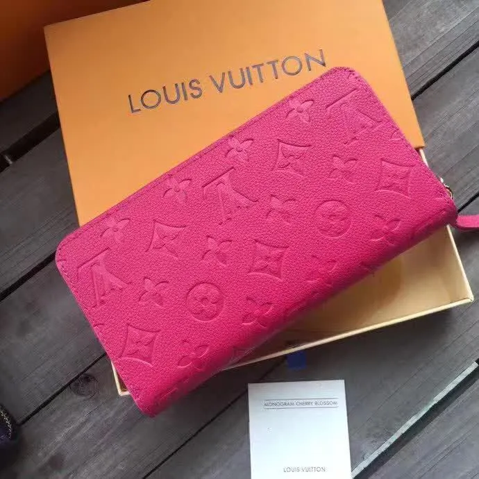 Alternative view of LV Wallets-1332