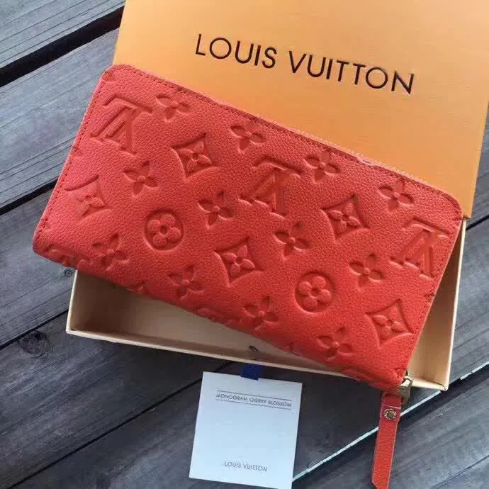 Alternative view of LV Wallets-1333