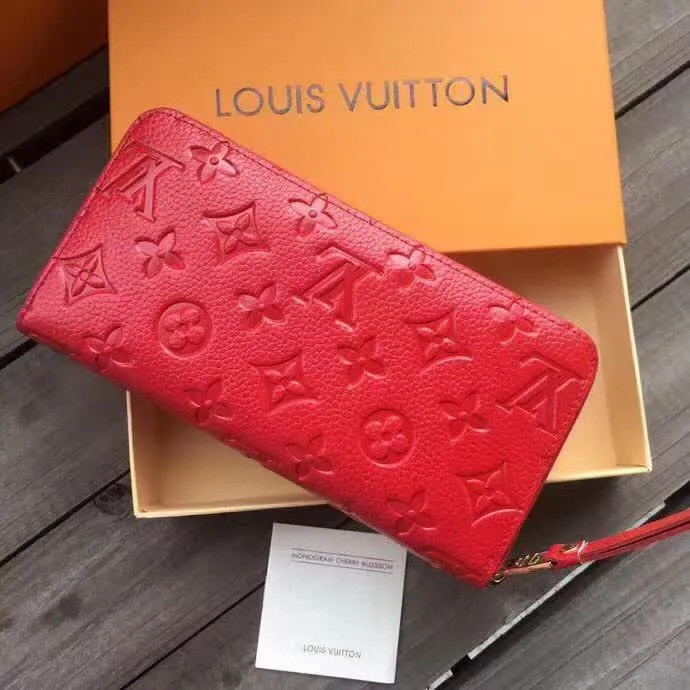 Alternative view of LV Wallets-1334