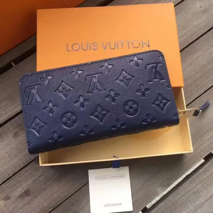 Alternative view of LV Wallets-1335