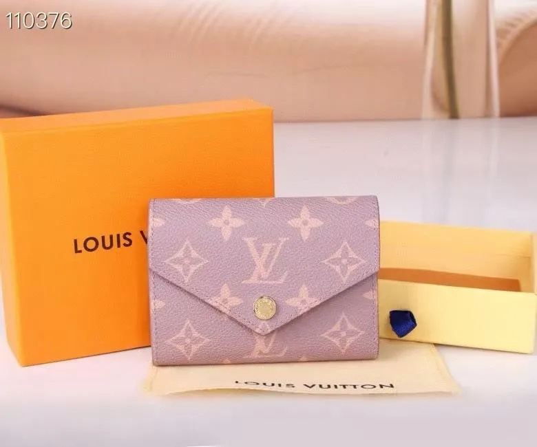 Alternative view of LV Wallets-1336