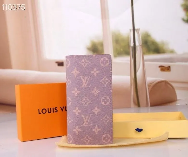 Alternative view of LV Wallets-1337