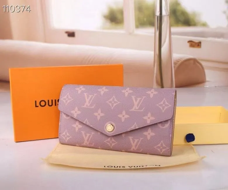 Alternative view of LV Wallets-1338