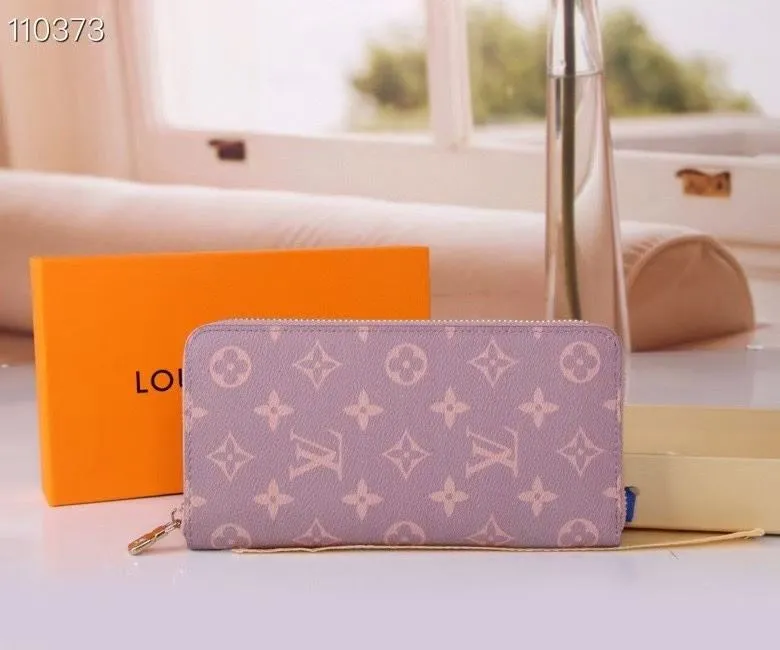 Alternative view of LV Wallets-1339