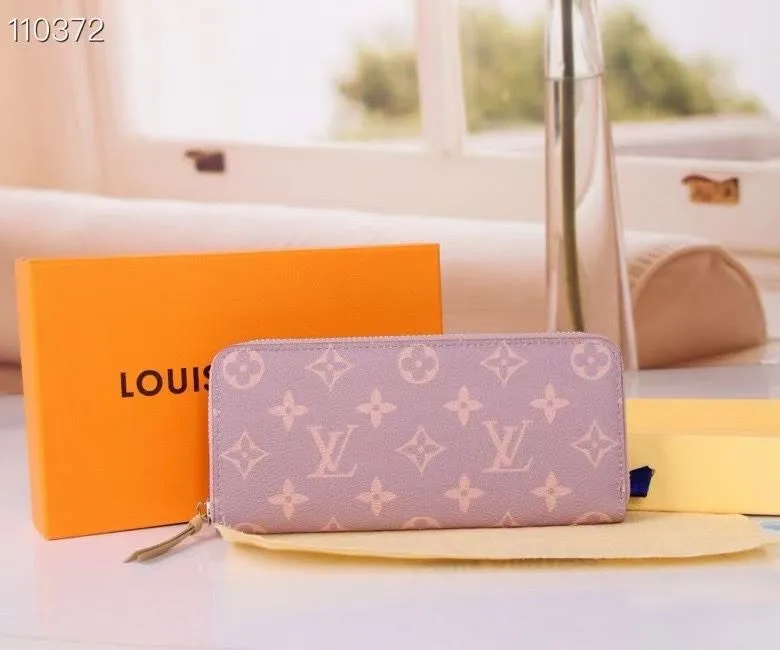 Alternative view of LV Wallets-1340