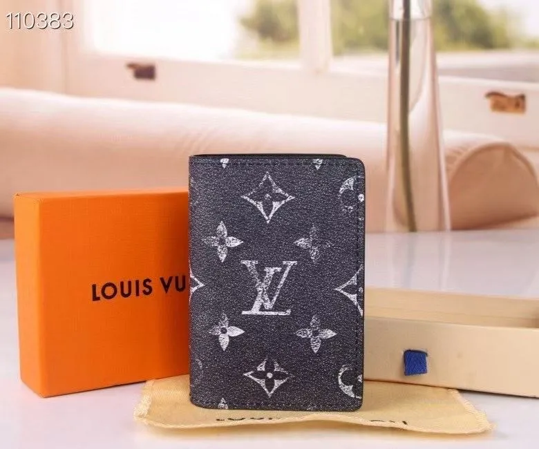 Alternative view of LV Wallets-1341