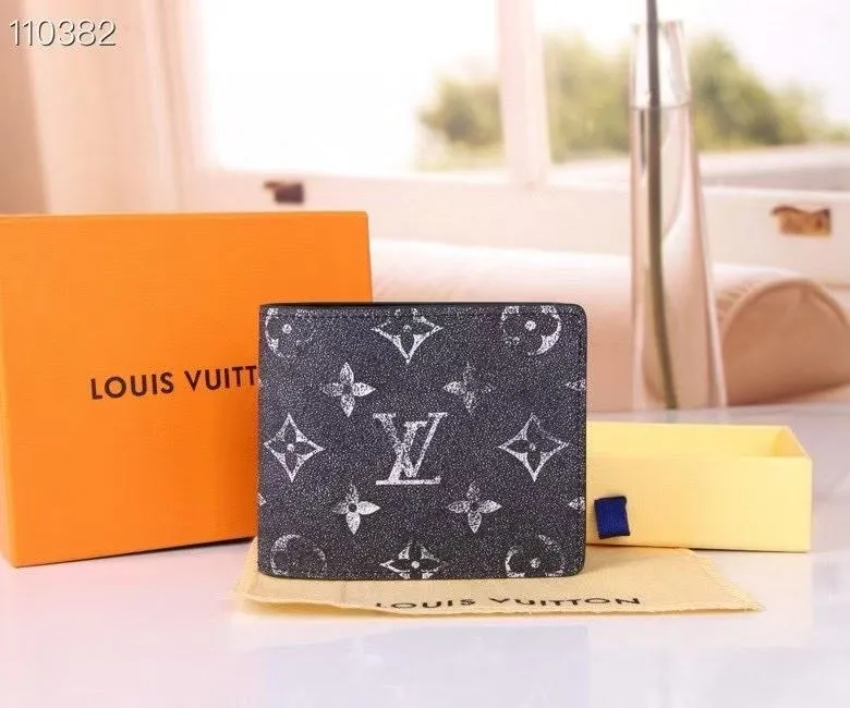 Alternative view of LV Wallets-1342