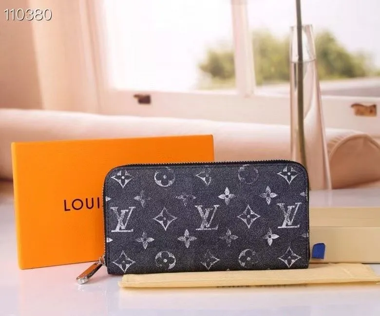 Alternative view of LV Wallets-1344