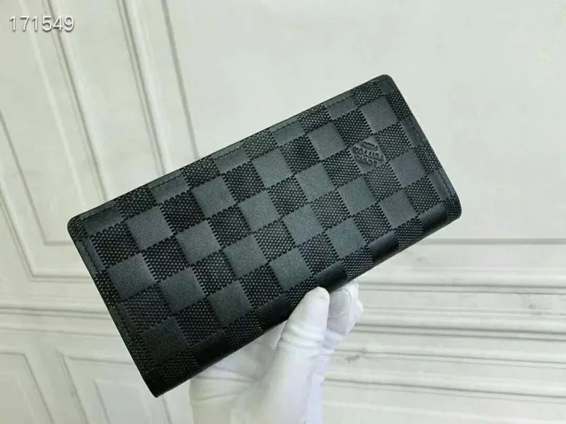 Alternative view of LV Wallets-1349