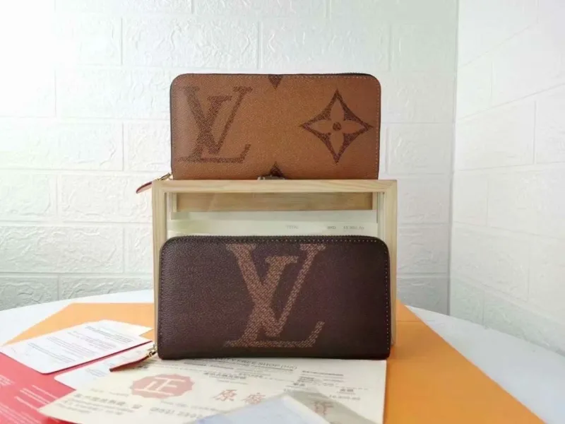 LV Wallets-1352