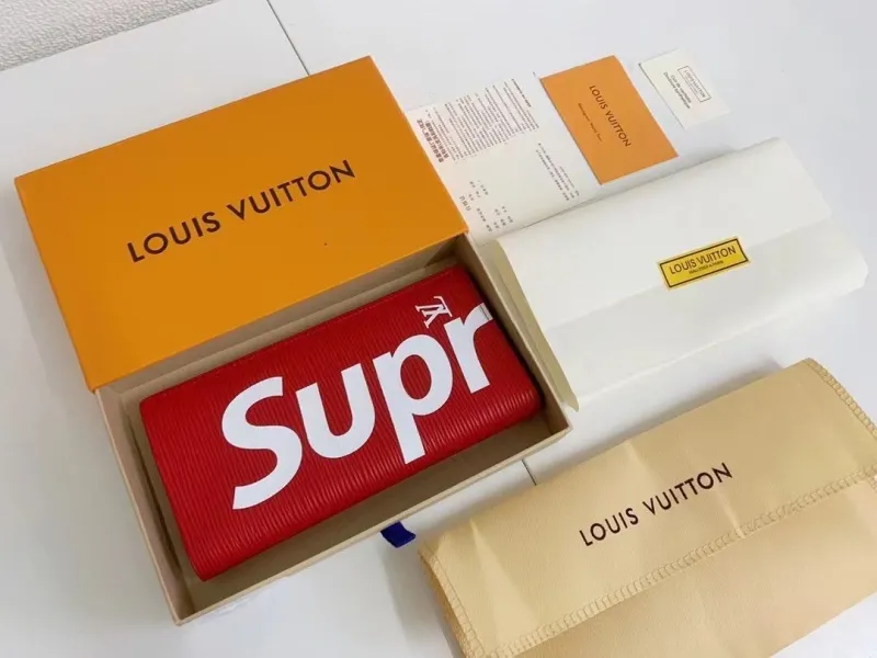 Alternative view of LV Wallets-1355