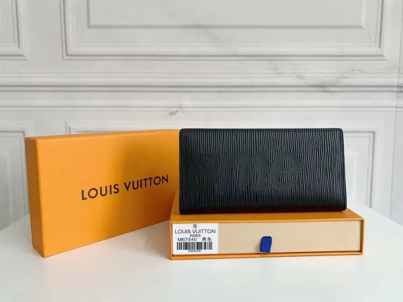 LV Wallets-1356