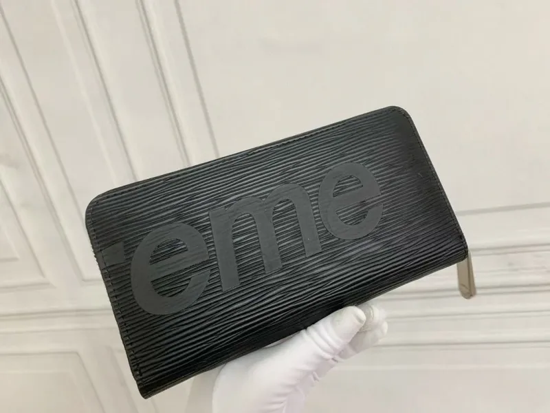 Alternative view of LV Wallets-1357