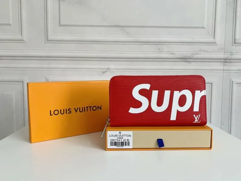 LV Wallets-1358