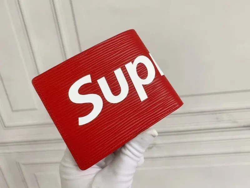 Alternative view of LV Wallets-1359