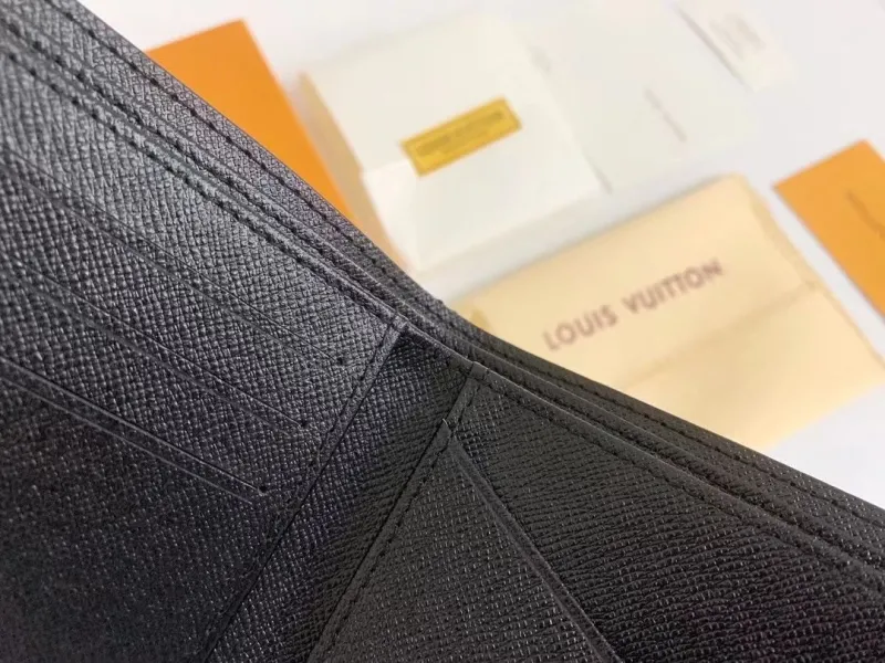 Alternative view of LV Wallets-1360