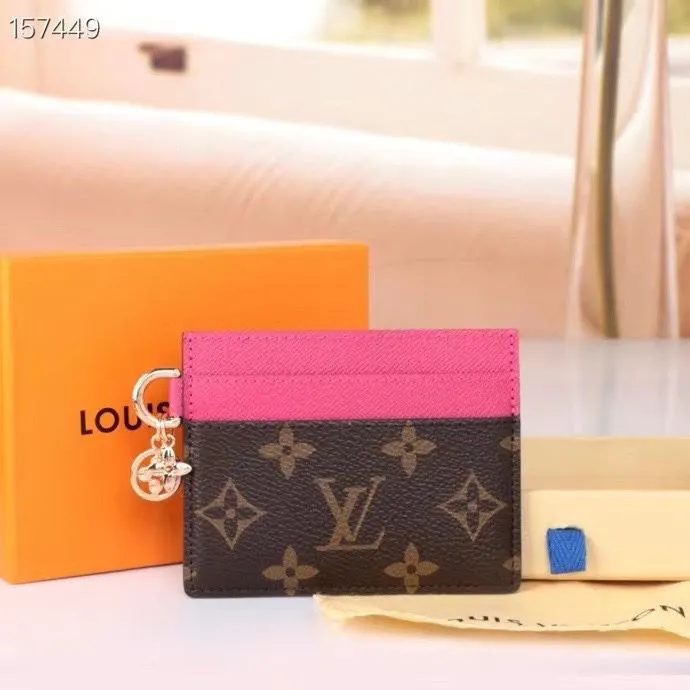 Alternative view of LV Wallets-1361