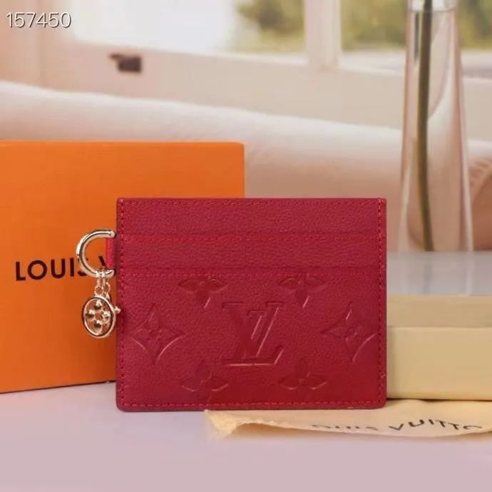 Alternative view of LV Wallets-1362