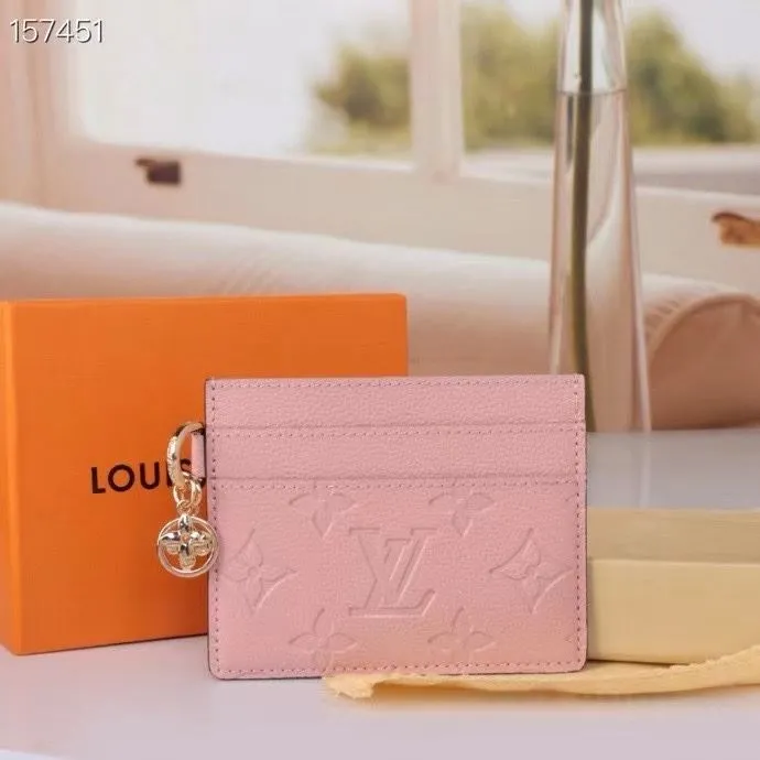 Alternative view of LV Wallets-1363
