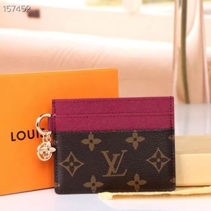 Alternative view of LV Wallets-1364