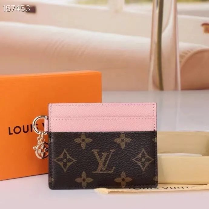 Alternative view of LV Wallets-1365