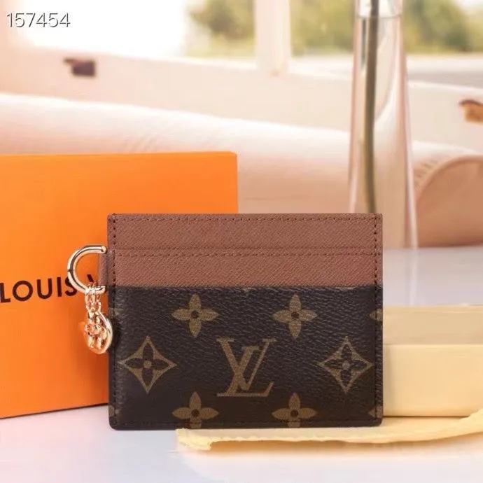 Alternative view of LV Wallets-1366