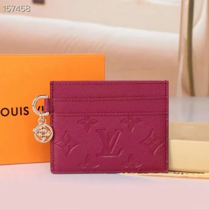 Alternative view of LV Wallets-1369