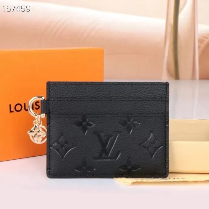 Alternative view of LV Wallets-1371
