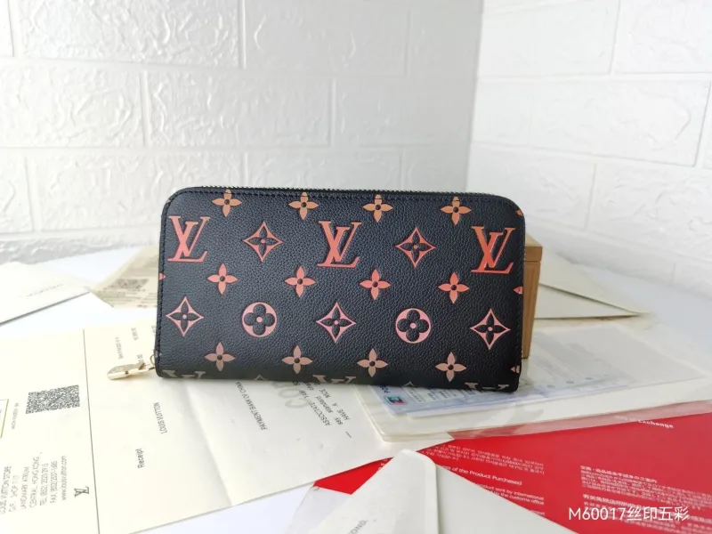 LV Wallets-1372