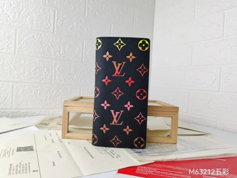 LV Wallets-1373