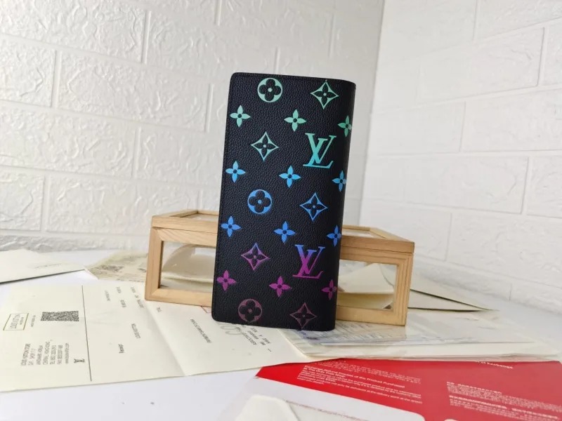 Alternative view of LV Wallets-1373