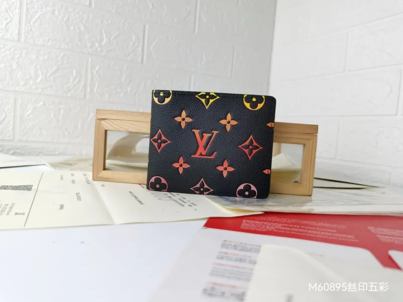 LV Wallets-1374
