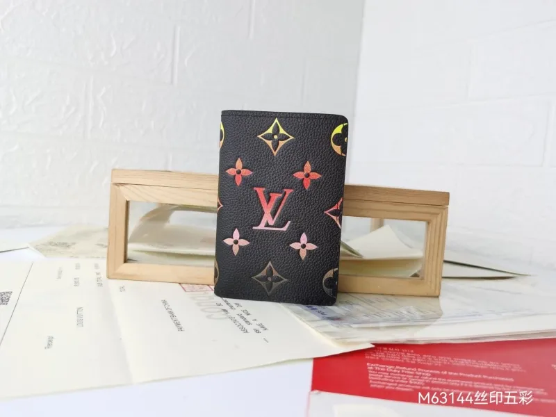 LV Wallets-1375
