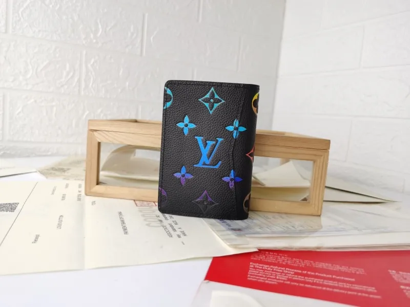 Alternative view of LV Wallets-1375