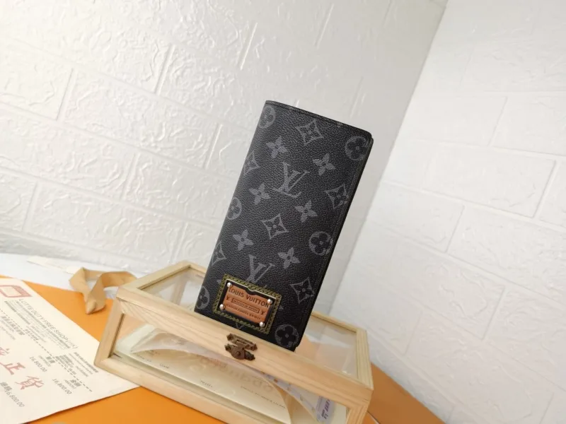 LV Wallets-1377