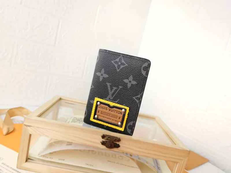 LV Wallets-1379