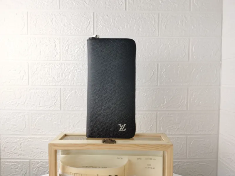 LV Wallets-1380