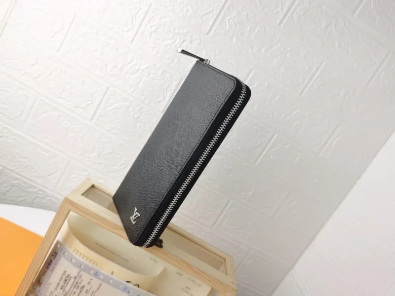 Alternative view of LV Wallets-1380