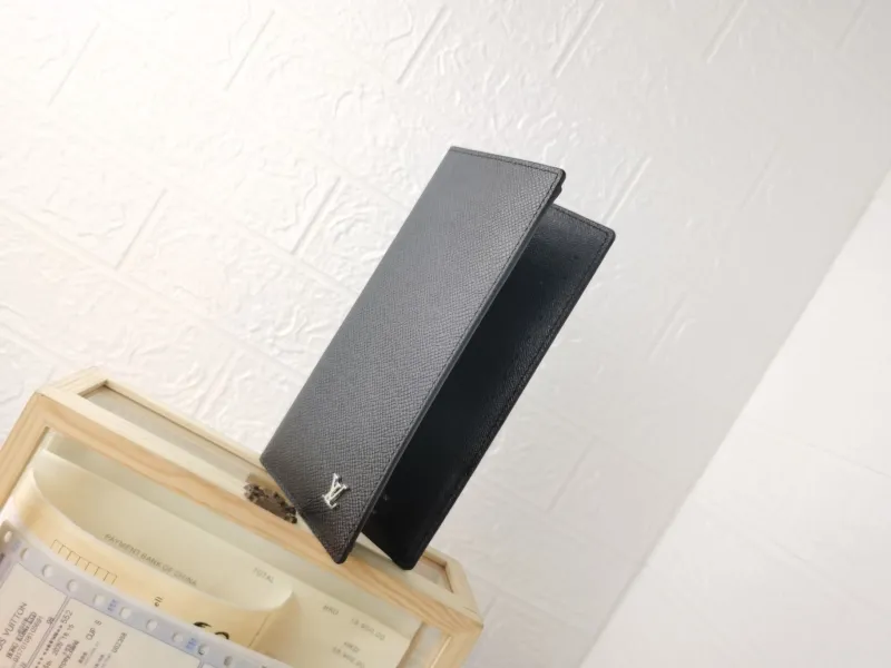 Alternative view of LV Wallets-1381