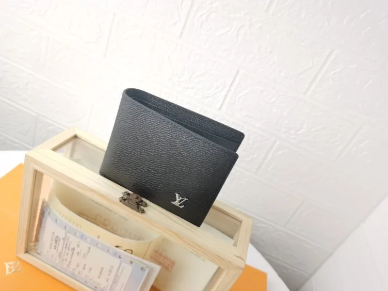 Alternative view of LV Wallets-1382