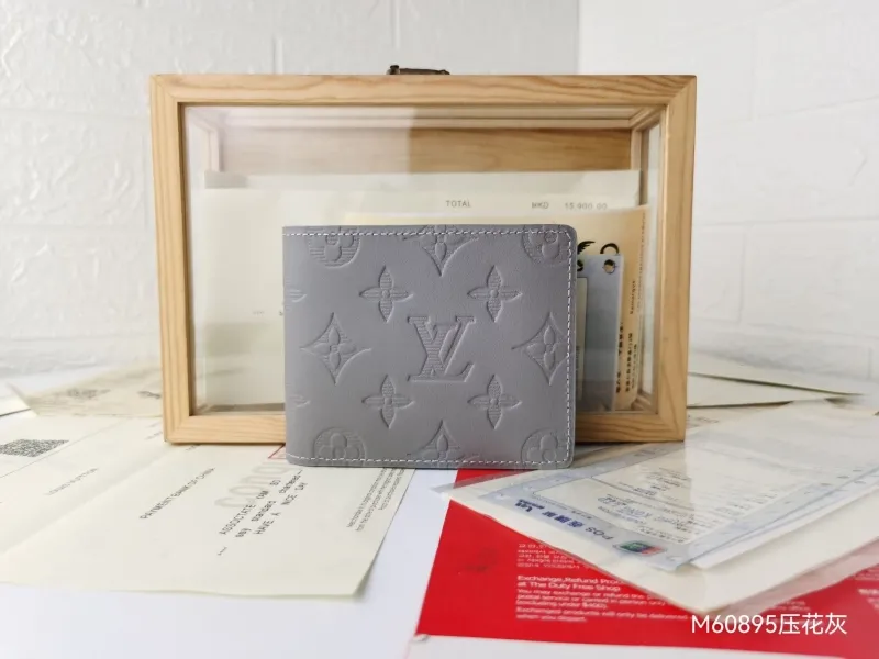 LV Wallets-1385