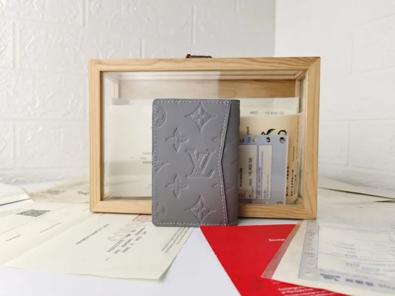 Alternative view of LV Wallets-1386
