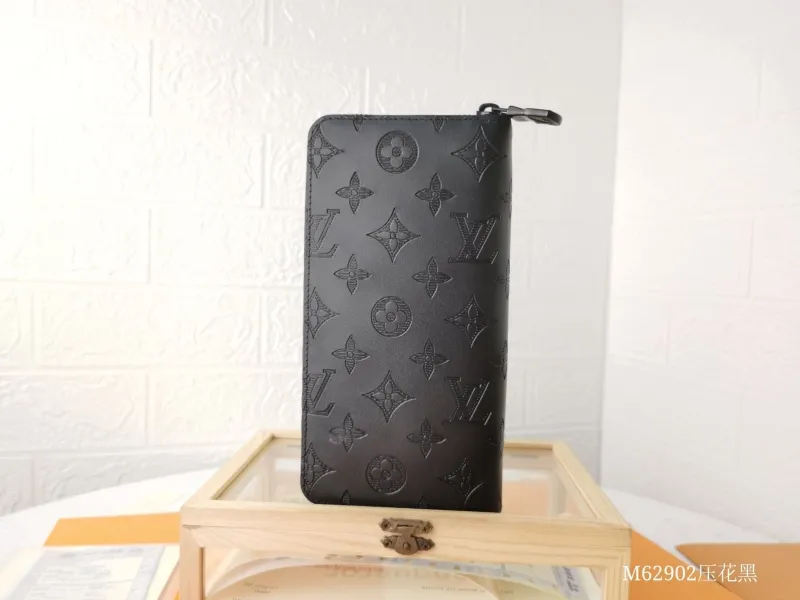LV Wallets-1387