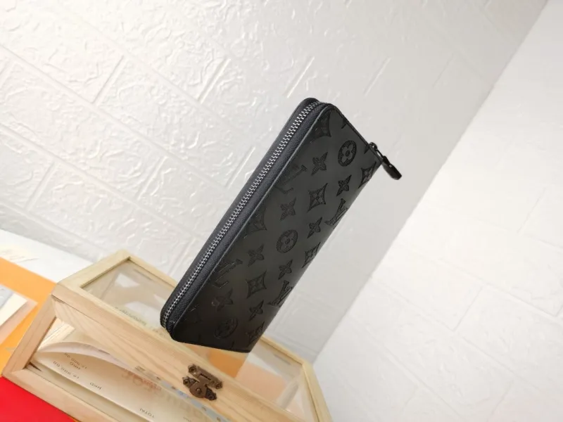 Alternative view of LV Wallets-1387